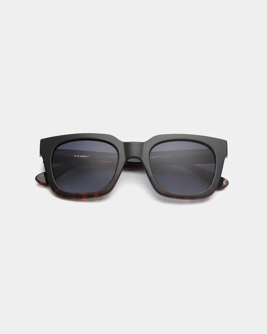 A.Kjaerbede Nancy Sunglasses - Black Demi Tortoise