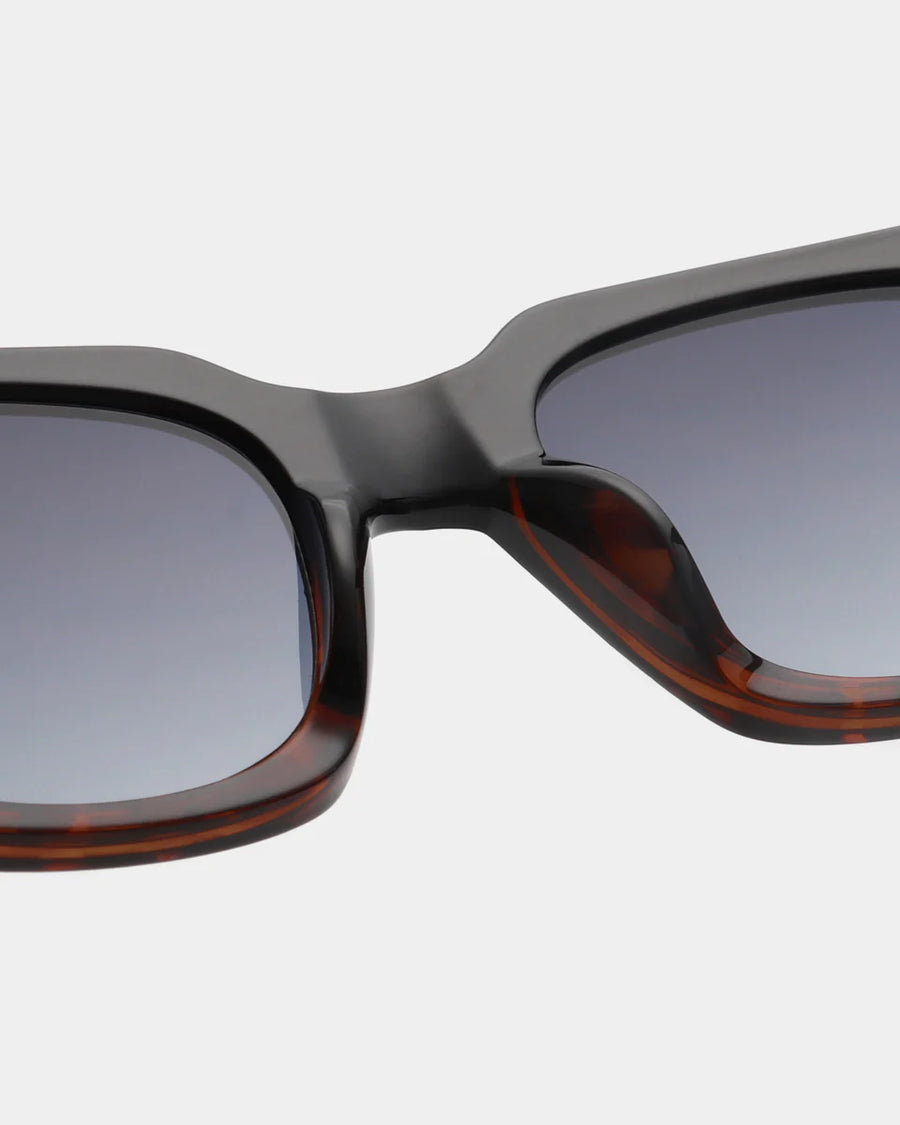 A.Kjaerbede Nancy Sunglasses - Black Demi Tortoise
