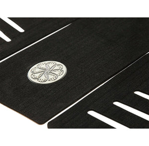 Octopus FRONT DECK III - SCRUB TECH™ TRACTION PAD - BLACK