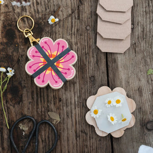Studio Wald Keyring Flower Press - Orange and Pinks