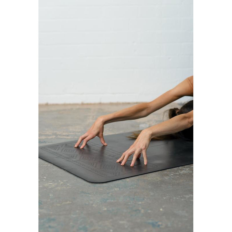 Yogi Bare 'Paws' Natural Rubber Yoga Mat - Black